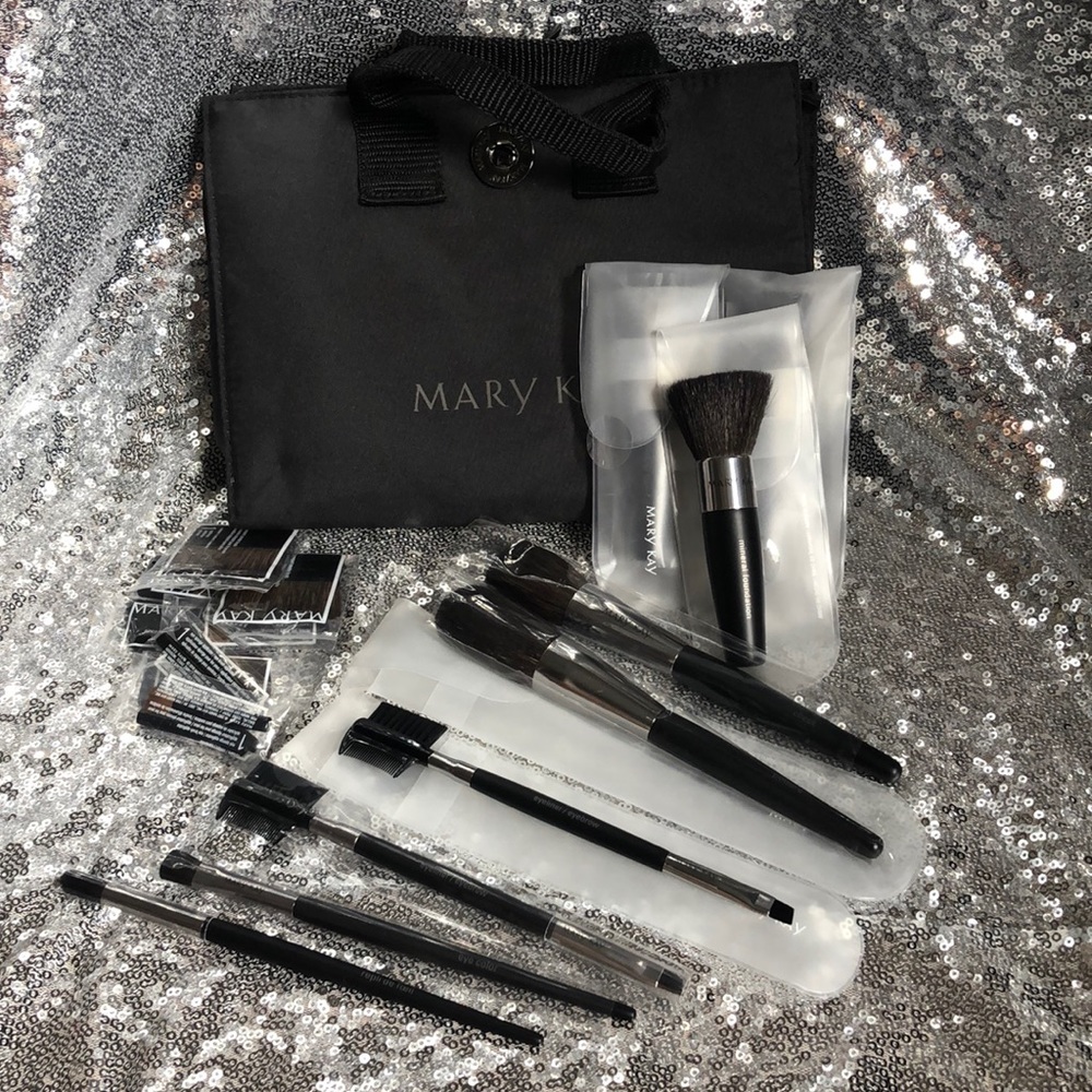 Mary Kay brushes lot!